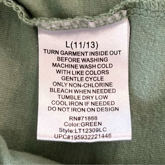 Disney & Peanuts Junior Women Green Graphic T-Shirts Set Sz S & L Snoopy Stitch - Picture 14 of 14